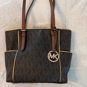 MICHAEL KORS - Jet Set East West Tote